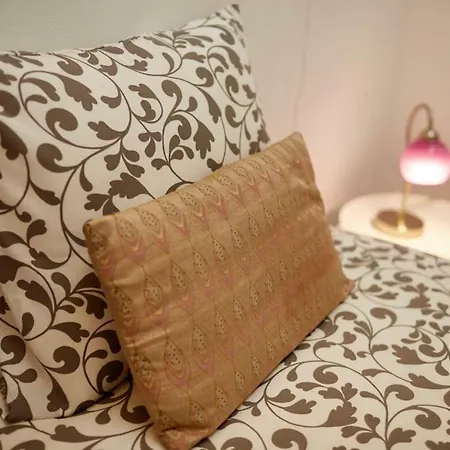 公寓 Charming One Bedroom Flat *