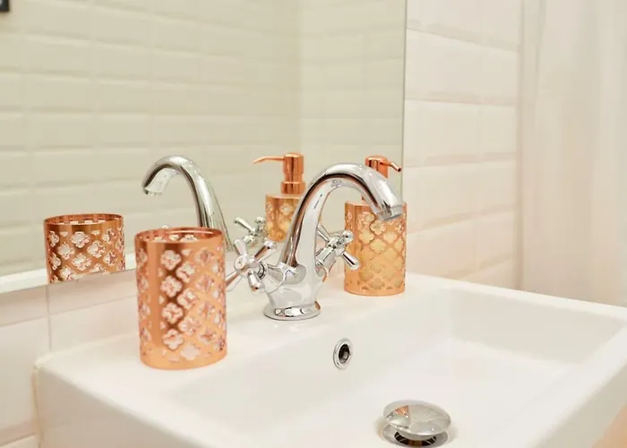 شقة Charming One Bedroom Flat