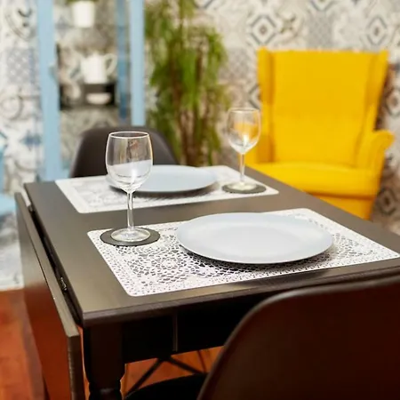 Charming One Bedroom Flat 리스본